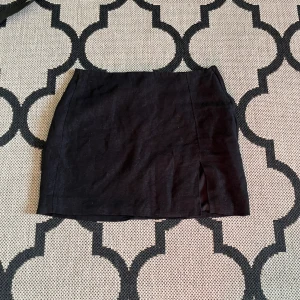 Linnekjol 🎀 - Från hm, storlek 36 men liten i storlek så snarare 34 🎀 80kr+frakt 💓