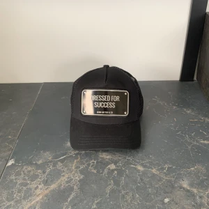 John Hatter DRESSED FOR SUCCESS - 10 av 10 använd 1 gång helt nyskick nästan du får med box