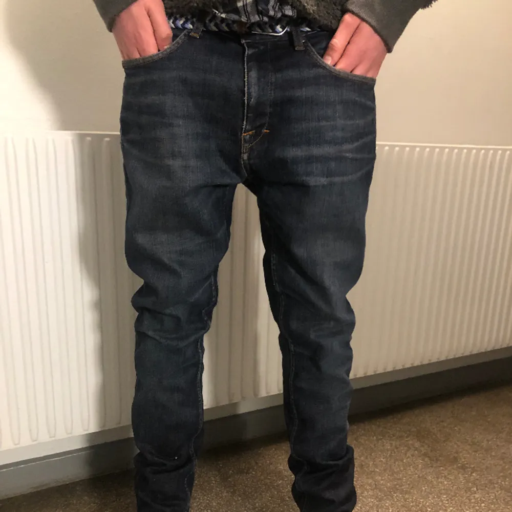 Tja, säljer nu dessa tiger of Sweden jeans i storlek 29/32 i ett fint skick. Dem är marinblåa med en fin tvätt. Skriv vid fler funderingar! Mvh . Jeans & Byxor.