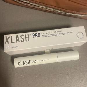 Säljer detta xlash ögonfransserum, har svårt att uppskatta exakt hur mycket som är kvar men mer än 40% är det iallafall (alltså 2,5 ml eller mer). 200kr+frakt eller eget prisförslag💓