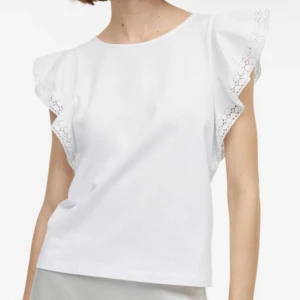 blus  - super fin h&m blus. köpt förra sommaren men aldrig använd💕