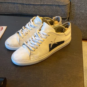 Arigato skor - Arigato skor i använt skick, storlek 42 nypris 2200. Tar byten, hör av er vid frågor!