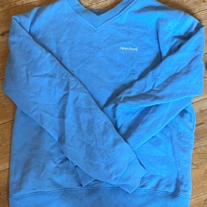 Reebok crewneck - Jätte mjukt material, köptes på plick