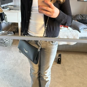 Zadig väska - Få tal använd Zadig väska!💕OBS!! Köpte den begagnad här på Plick. Men den är fortfarande i bra skick! Pris kan diskuteras❤️