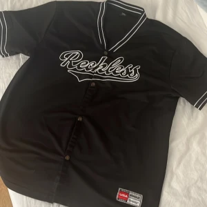 Reckless Baseball Tröja - Skönt material, i fin skick, använt väldigt få gånger
