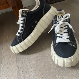 Eytys skor - Såå coola skor från eytys i fint skick😍 Nypris 1800kr❣️  Skriv om du vill köpa så aktiverar jag ”köp nu”🫶🫶