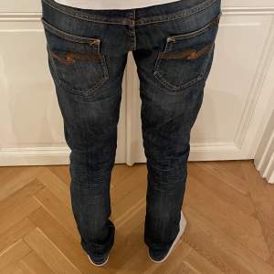 Extremt snygga jeans från märket Nudie. Skick: 9/10 Nypris: 1600kr