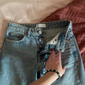 Snygga mid waist jeans från zara! 