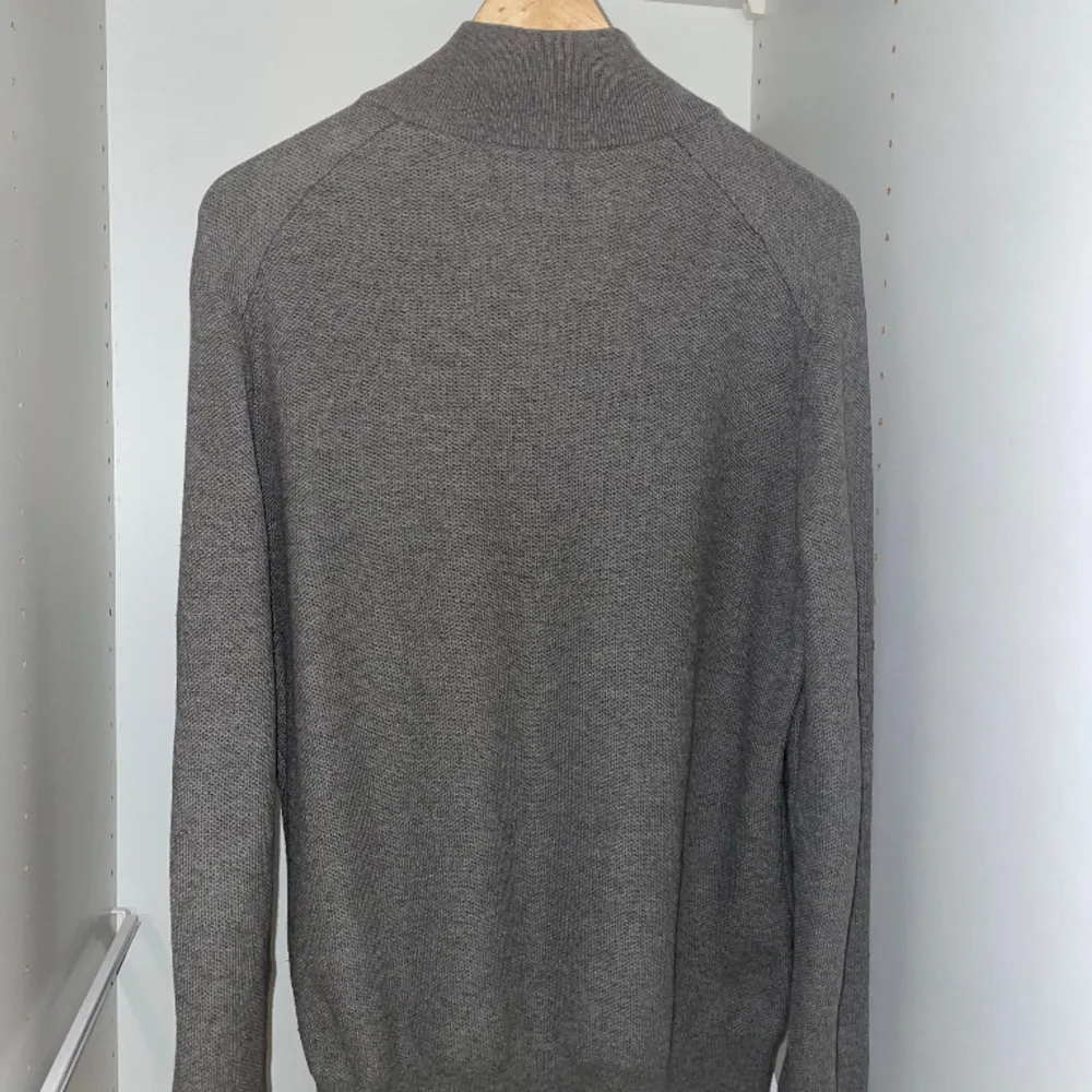 Säljer denna riktigt feta Ralph lauren halfzip. Nästan helt ny, använd en gång. Nypris runt 1500kr säljer för enadast 300kr!!Priset är ej hugget i sten. Skriv gärna för frågor eller mer bilder. . Tröjor & Koftor.