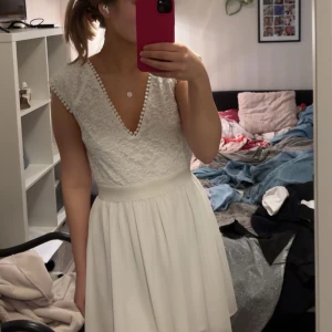 Student/skolavslutning - Så otroligt fin student eller skolavslutningsklänning. Hade utan tvekan haft på mig den på min student om den inte vore för liten. Skriv om ni har funderingar 😘