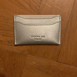 Säljer min plånbok - Jättesnygg men rättså stor i storleken