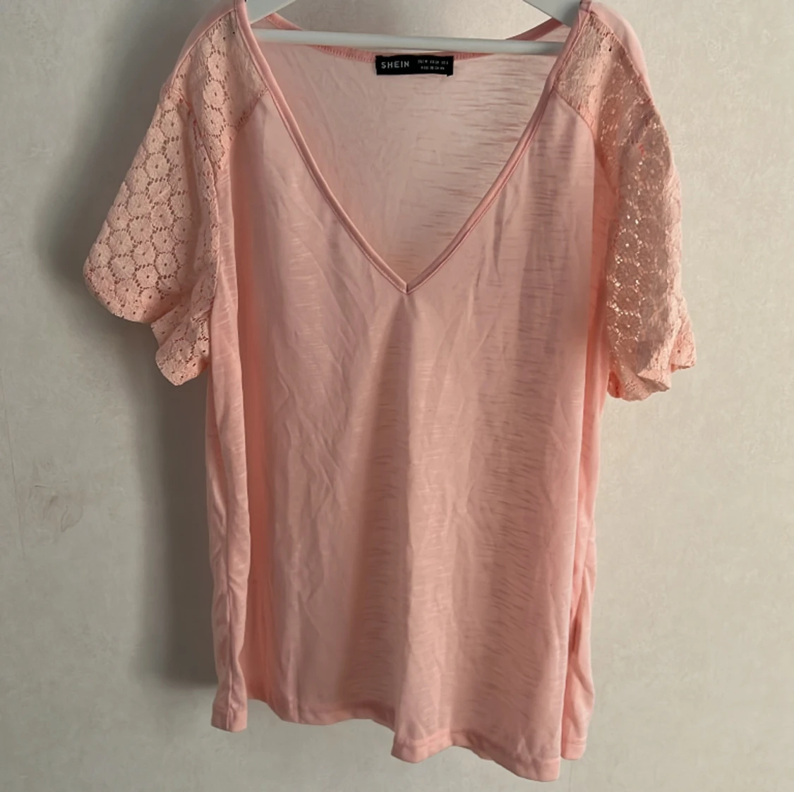 Kortärmad topp med spets