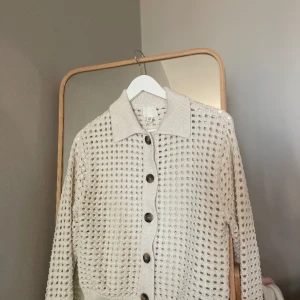 Söt kofta  - Kofta från H&M, storlek XS. Helt ny.