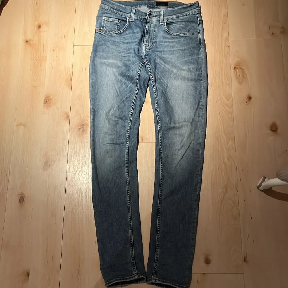 Helt oanvända jeans från Tiger of Sweden. Passar storlek S/M💕 skriv för mer bilder eller info . Jeans & Byxor.