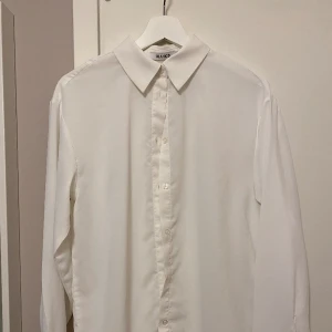 Skjorta  - Skjorta från NA-KD i storlek 36