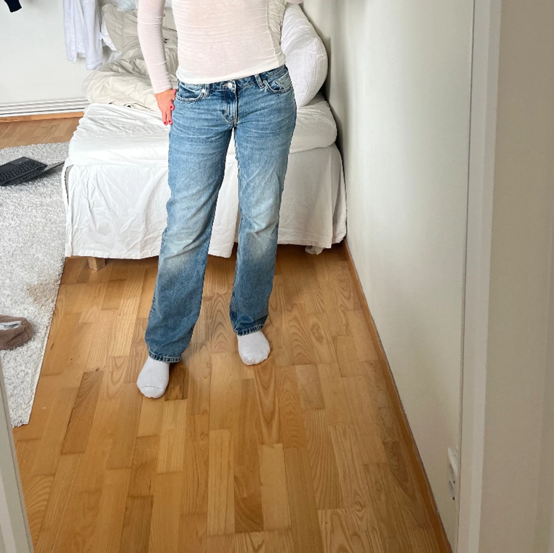 lågmidjade jeans weekday  - 90