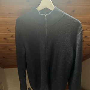 Full Zip-John Henric - John Henric-Full zip Storlek M Skick 10/10 Mörkgrå 