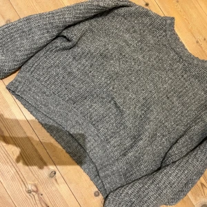 Stickad tröja even&odd - Grå stickad tröja i fint skick från even&odd. Storlek xs