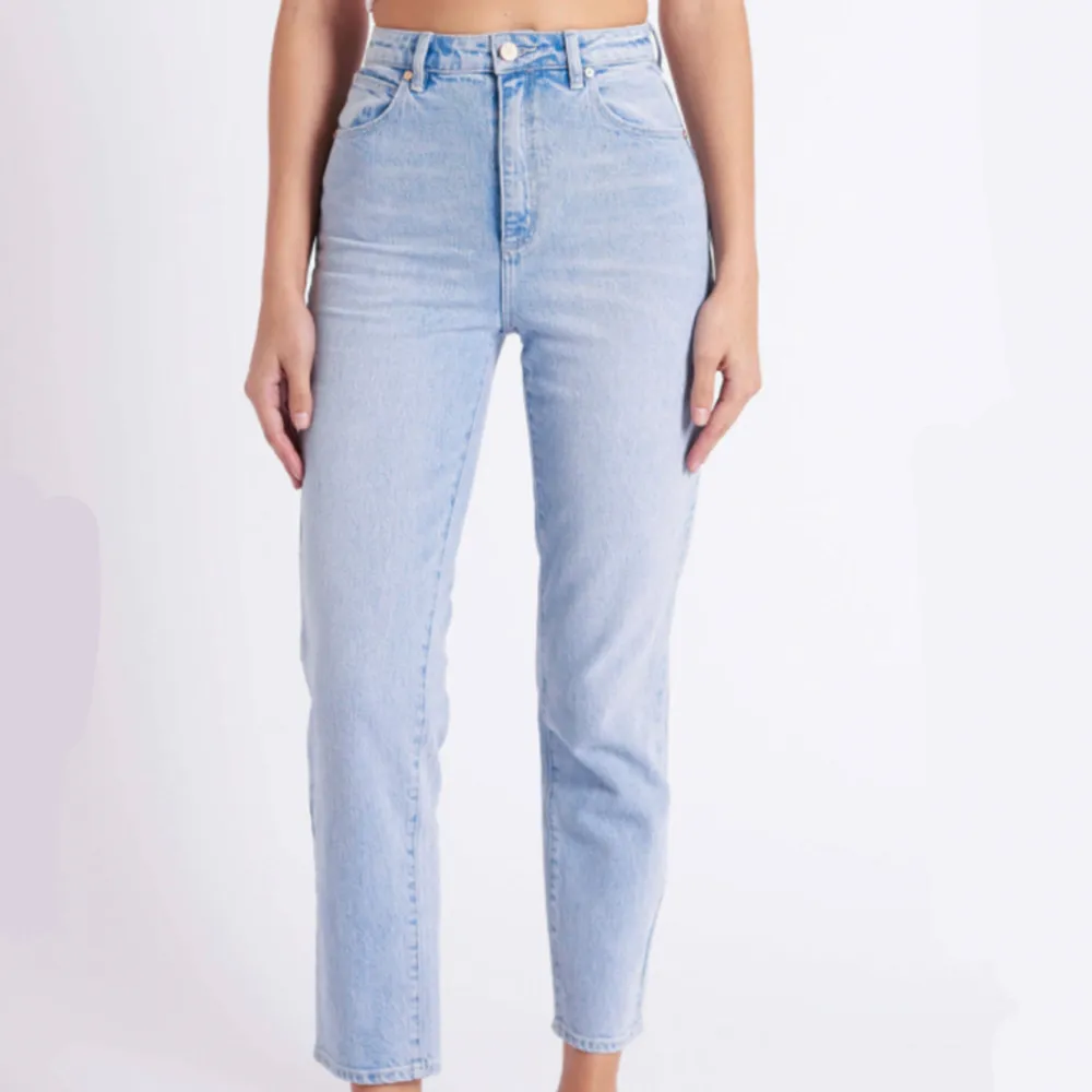 Jeans från Abrand i modellen 94’ high slim i en jättefin ljus vårfärg. Storlek W30, vilket motsvarar ungefär M. Ordinarie pris 1099kr. . Jeans & Byxor.