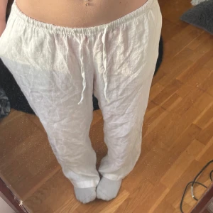 Linnebyxor - Linnebyxor från hm,🩷Aldrig använda då jag skulle lämna tillbaks dem men glömde 🩷Skriv för bilder/frågor!