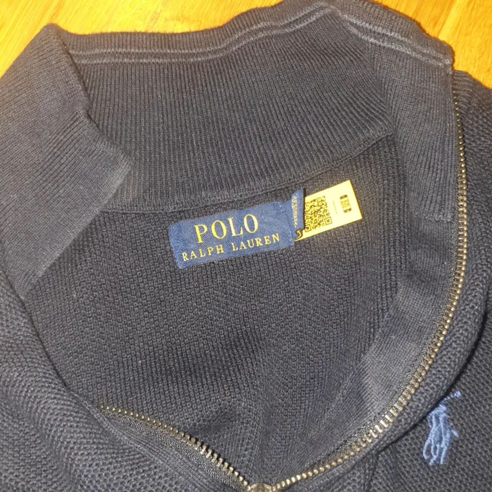 Helt ny polo Ralph Lauren half zip aldrig använd  Xs ny pris 2000 Erbjud prisser. Hoodies.