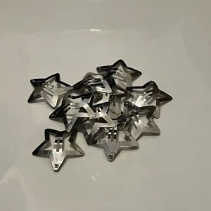 Stjärnclips - As snygga stjärnclips till håret!  Köp en för 15 två för 25 eller tre för 35! Skriv för fler bilder