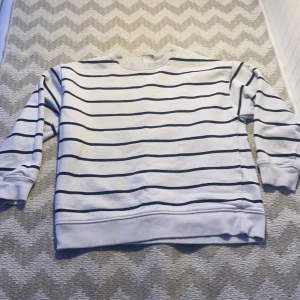 Randig tröja - Randig tröja, för tjejer storlek 140 9-10