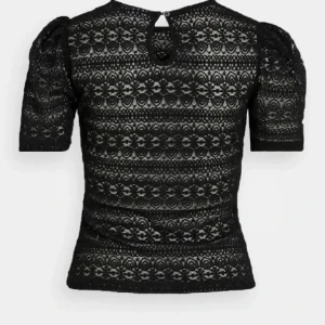 Vila tröja  - Säljer min vila tröja då den inte kommer så mycket till användning💞💞 jättefin topp som funkar både till fest och skola💞