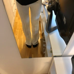 stickade byxor - helt nya oanvända stickade byxor från boohoo, tyvärr är lappen av. Storlek S