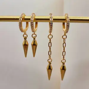 Handgjorda örhängen ● Material-Zirkon, 18k guldpläterad rostfritt stål ●Örhängeskrokar - diameter-15mm●Längd -5,5cm och 3,5cm.Vattentåliga, ändrar inte färgen! Följ:@ekjewelryofficial 