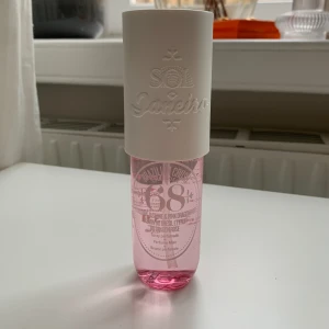 Sol de janeiro 68 body mist - Helt ny body mist från Sol de Janeiro i 68. Oanvänd, köpt på flygplatsen men ångrade mig därav säljer jag den!! 💗