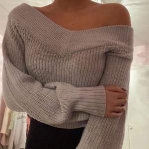 Off shoulder trendig stickad tröja från Gina💗