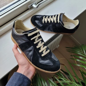 Maison Margiela skor - Extremt feta svarta Margiela GATs! Cond 8/10, enbart skorna därav det låga priset! Storlek 42 true to size