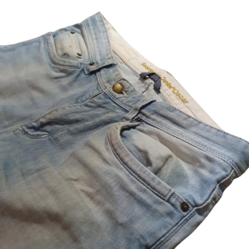 Bomerang jeans storlek 33/32 bra skick passar utmärkt till vår/sommaren. Pris kan diskuteras vid snabb afär. Jeans & Byxor.
