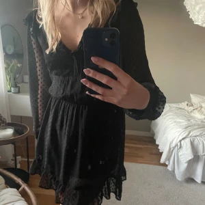 Zara klänning - Jättefin klänning från zara som inte säljs längre💕💕