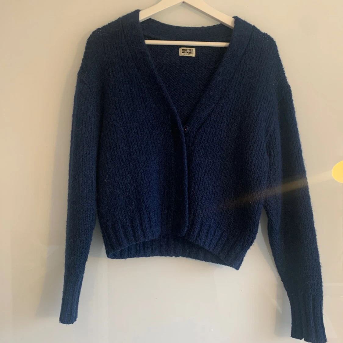 Mörkblå kofta från Weekday 