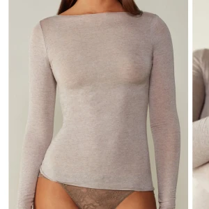 Intimissimi  - Säljer min beiga intimissimi tröja! Egna bilder kan fås💘 Fint skick, säljs då jag inte använder den💗