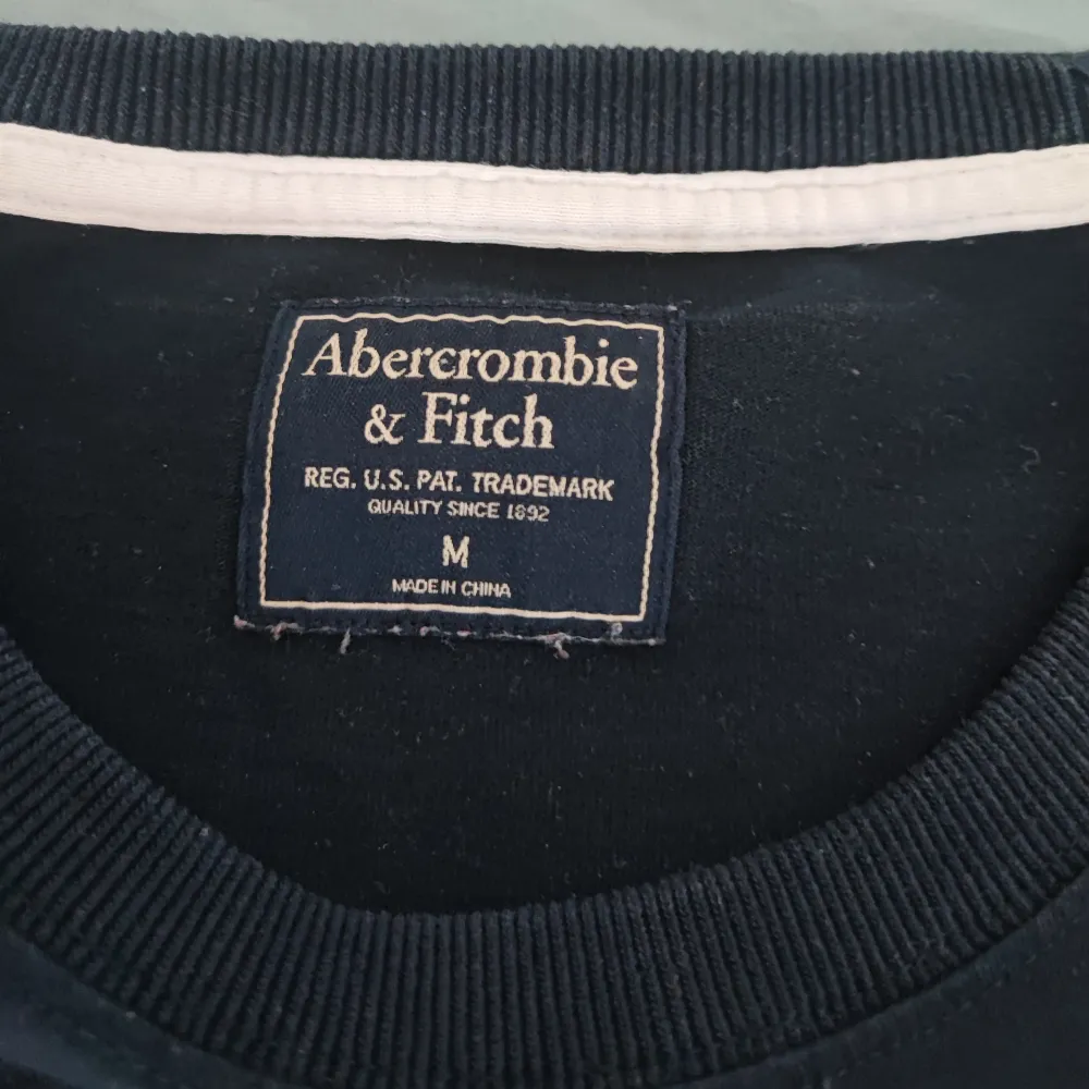 T shirt Abercrombie&Fitch. Dark blue. Size M. Good conditions.. T-shirts.