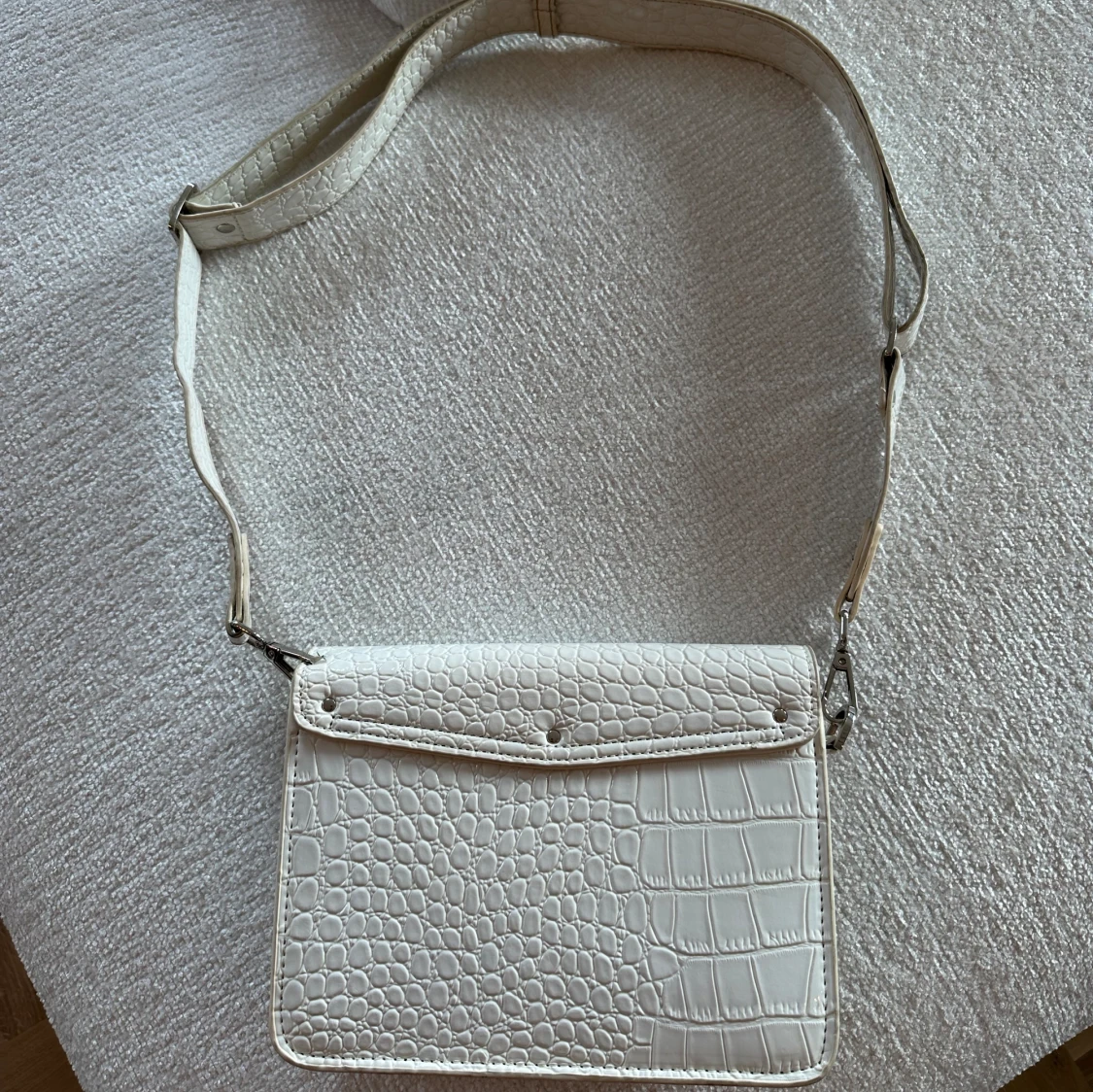 Vit Ormskinn Axelremsväska - 90