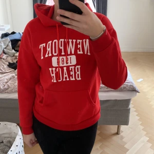Hoodie - Skön hoodie ifrån shein men känns som en vanlig hoodie bara att den inte är jätte tjock men mysig 