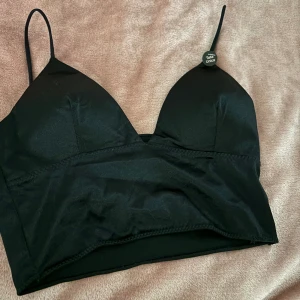 Crop top  - Helt ny, Aldrig använt, Jätte fin på och bekväm! Pris kan diskuteras 🥰