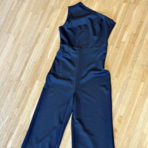 jumpsuit  - jumsuit size s Bekvämt stretchtyg.