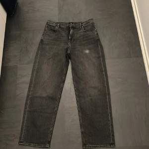 Säljer två par Lee Asher Jeans med storlek W30 L32, Inga skador/defekter!😊