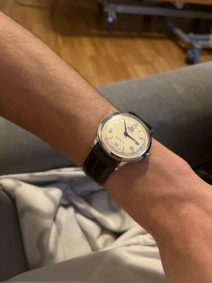 Orient bambino - Orient bambino klocka i färgen beige/läder 42mm Nypris 2200kr Min pris 1100