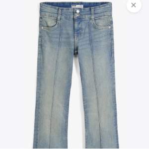 Väldigt fina eftertraktade low waist jeans från berksha.  Andvänts 3-5  gånger då jag köpte de i november. Säljer pga de inte kommer till användning ❣️ Nypris 430kr