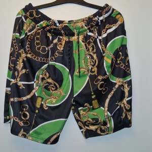 Shorts - Aldrig använd, beställt för stor storlek. Kan användas som badshorts också.