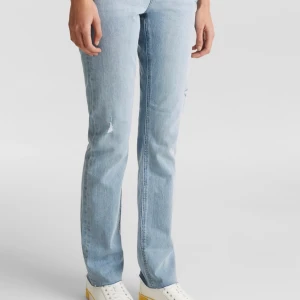 Edc jeans  - Edc jeans ljusblåa i strl W28 L32🩷
