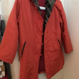Vinter Jacka i Röd  - Stlk 175/ 96 Bra skick 