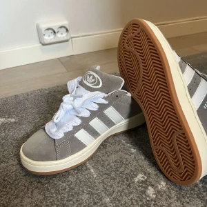 Adidas Campus 00 - Snygga och fräscha campus gråa. Nya och oanvända. Fraktas snabbt.  
