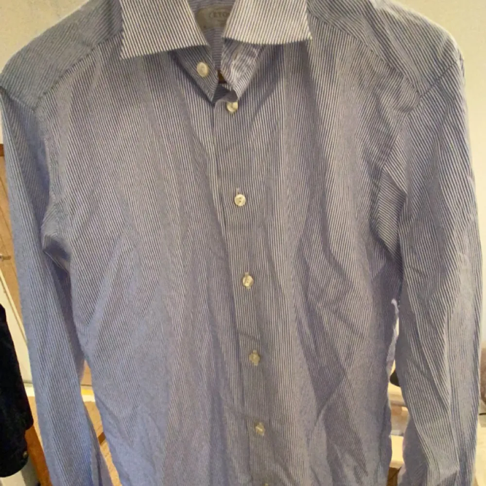 Säljer denna riktigt stilrena skjorta från Eton som är i nyskick. Nypris 1700. Skriv vid frågor . Skjortor.